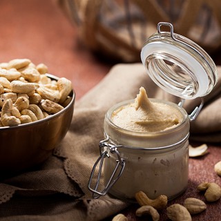 Rezept für hausgemachte Cashewbutter und ihre vielseitigen Einsatzmöglichkeiten