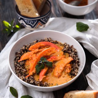 Ein unkompliziertes, fruchtiges Papaya Curry mit Kokosmilch und Quinoa. Rezept auf Purple Avocado.