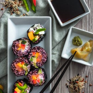Rainbow Rolls - Sushi with purple rice are easy as pie! Make them at home and fill them with all the goodies you can think of. Peppers, avocado, salmon, cream cheese or how about some mango and spinach? Recipe and Foodstyling from Purple Avocado