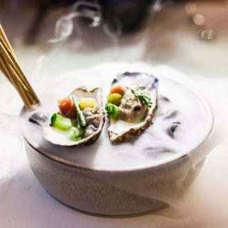 Restaurant Guide Hamburg: Im Vlet in der Speicherstadt wird die Hamburger Küche modern und neu interpretiert. Wer in Hamburg besonders essen gehen will, der ist hier richtig. Fotos und Texte von Sabrina Dietz / Purple Avocado #hamburg #restaurants #citytrip #recommendation #food #tips
