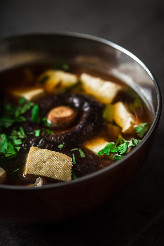 Gesundes Rezept für Miso Suppe. Detailfoto