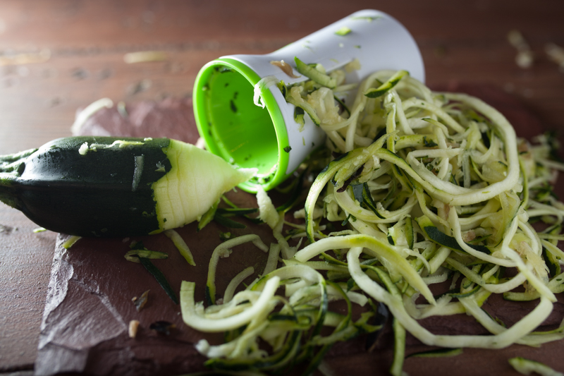 Rezept für Zoodles – Zucchini Nudeln – mit Tahin & Sojasoße