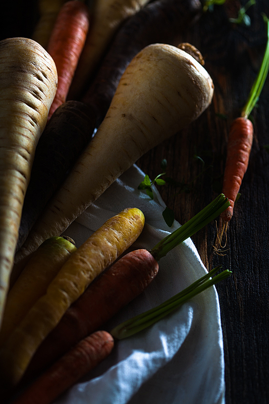 For this years Easter weekend we'll have colourful carrots from the oven with a maple syrup marinade. Along with it goes mache with a sesame dressing, roasted sessame seeds and curd with herbs.