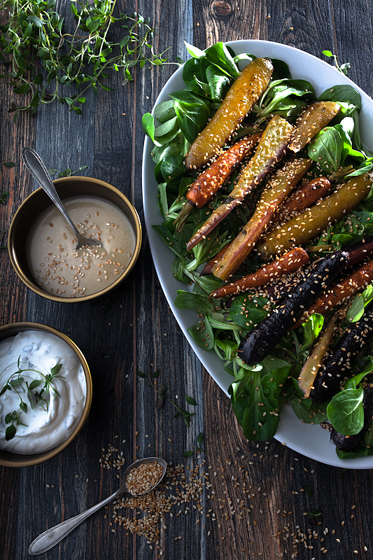 For this years Easter weekend we'll have colourful carrots from the oven with a maple syrup marinade. Along with it goes mache with a sesame dressing, roasted sessame seeds and curd with herbs.