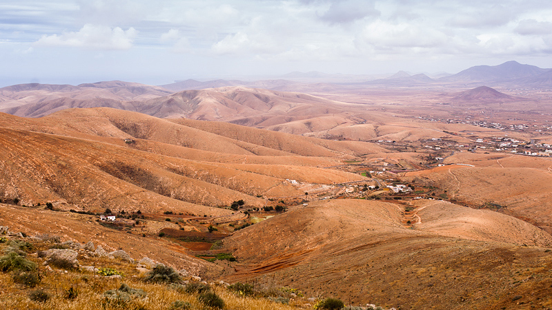 Travel Guide for Fuerteventura Beginners. We discovered the Canary Islands on three day trips with a rental car. You can find a detailed report and photos on Purple Avocado