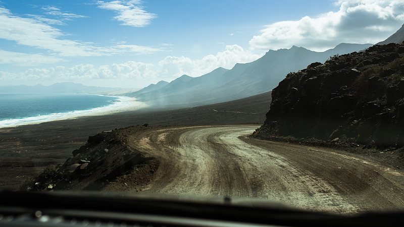 Travel guide, adulation and photos from our personal two highlights of the Canaries. Fuerteventuras west coast with Cofete's beach and the caves of Ajuy.