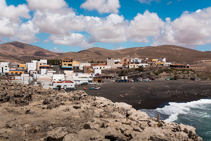 Travel guide, adulation and photos from our personal two highlights of the Canaries. Fuerteventuras west coast with Cofete's beach and the caves of Ajuy.