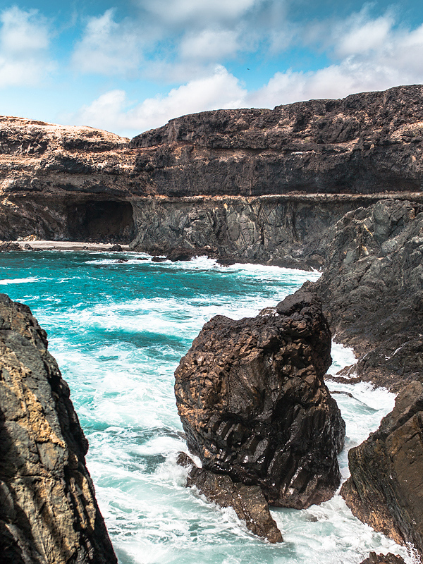 Travel guide, adulation and photos from our personal two highlights of the Canaries. Fuerteventuras west coast with Cofete's beach and the caves of Ajuy.