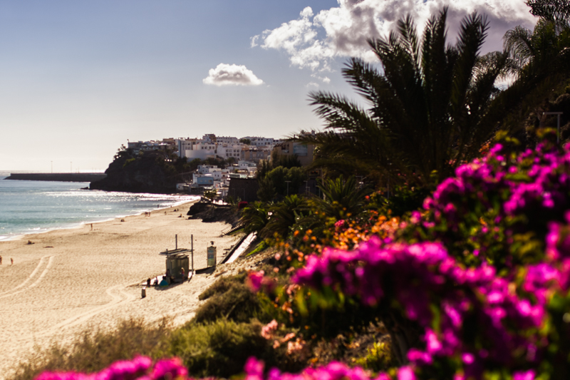 Travel guide, adulation and photos from our personal two highlights of the Canaries. Fuerteventuras west coast with Cofete's beach and the caves of Ajuy.