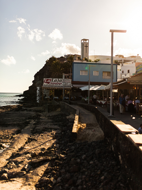 Travel guide, adulation and photos from our personal two highlights of the Canaries. Fuerteventuras west coast with Cofete's beach and the caves of Ajuy.