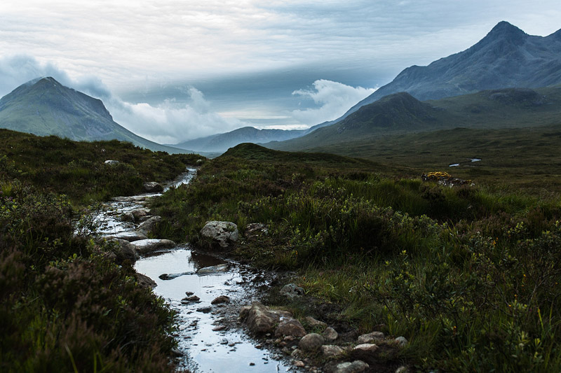 This summer I had my first camping trip ever and discovered the wild beauty of the Scottish Highlands. Let me recap for you what I loved about this style of travelling the most.