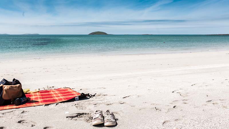  If you want to enjoy some Caribbean Flair with white beaches and turquoise water in Scotland you should travel to the outer Hebrides. The Isle of Eriskay gives you exactly this summer holiday feeling.