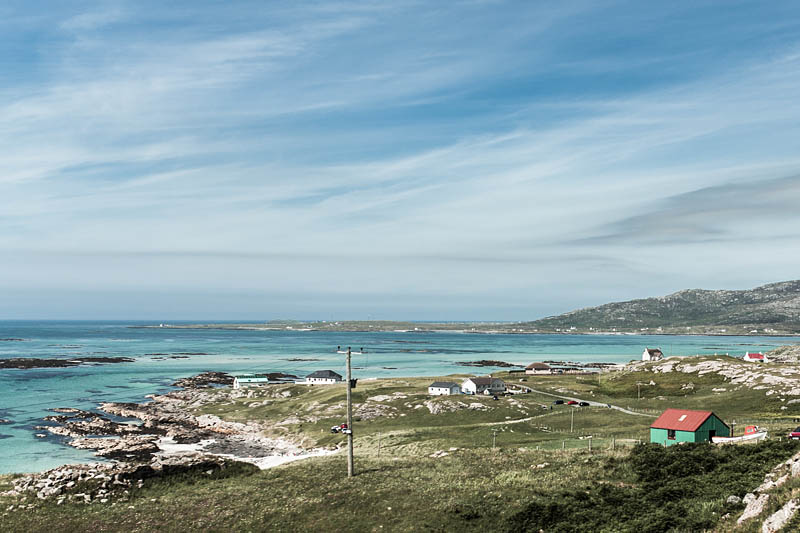  If you want to enjoy some Caribbean Flair with white beaches and turquoise water in Scotland you should travel to the outer Hebrides. The Isle of Eriskay gives you exactly this summer holiday feeling.