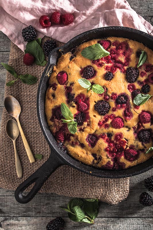 An ethnic recipe for a vegan berry cake freely adapted from a recipe of the Ethno Cookbook by Karolina Przybylska with lots of fresh berrys and maple syrup.