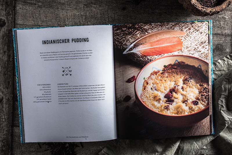 Das Ethno-Kochbuch von Karolina Przybylska nimmt uns mit auf eine Reise zu der Esskultur der amerikanischen Ureinwohner. In 60 Rezepten geht es um ursprüngliche Zutaten, mit denen man gesundes Powerfood ganz einfach selber machen kann. Zu Testzwecken habe ich Wildreis-Küchlein mit Paprika ausprobiert.
