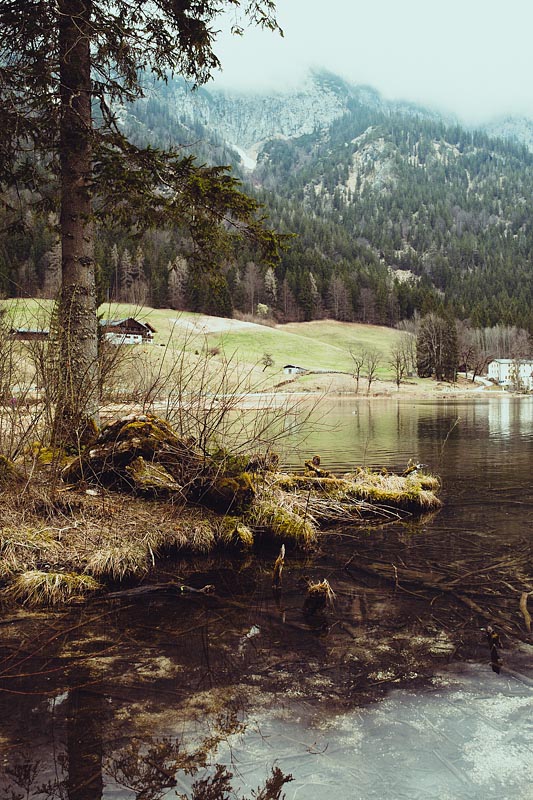 Die erste Wanderung in Berchtesgaden führte mich nach Ramsau zum Hintersee und durch den Zauberwald. Ein malerischer Wanderweg im Berchtesgadener Land.