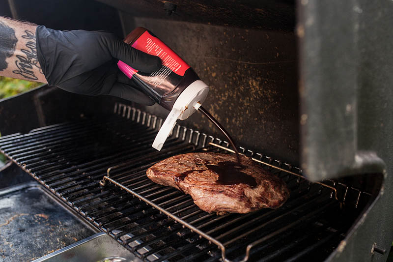 A beautiful flank steak - A summer recipe for hot barbecue evenings: a light and crips soy sprouts salad à la surf'n'turf with prawns and flank steak from the grill. Food styling and food photography by Purple Avocado.