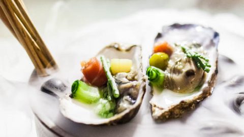 Restaurant Guide Hamburg: Im Vlet in der Speicherstadt wird die Hamburger Küche modern und neu interpretiert. Wer in Hamburg besonders essen gehen will, der ist hier richtig. Fotos und Texte von Sabrina Dietz / Purple Avocado #hamburg #restaurants #citytrip #recommendation #food #tips