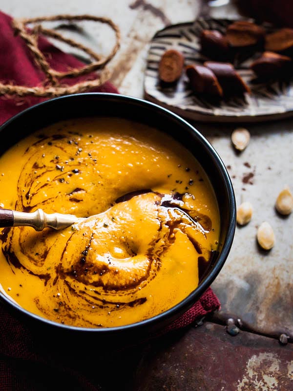 Vegan coconut pumpkin soup with maple syrup and curry. We're adding vegan merguez by Wheaty for the salty touch and bite. #recipe #foodstyling #fall #autumn #recipes #pumpkin #hokkaido