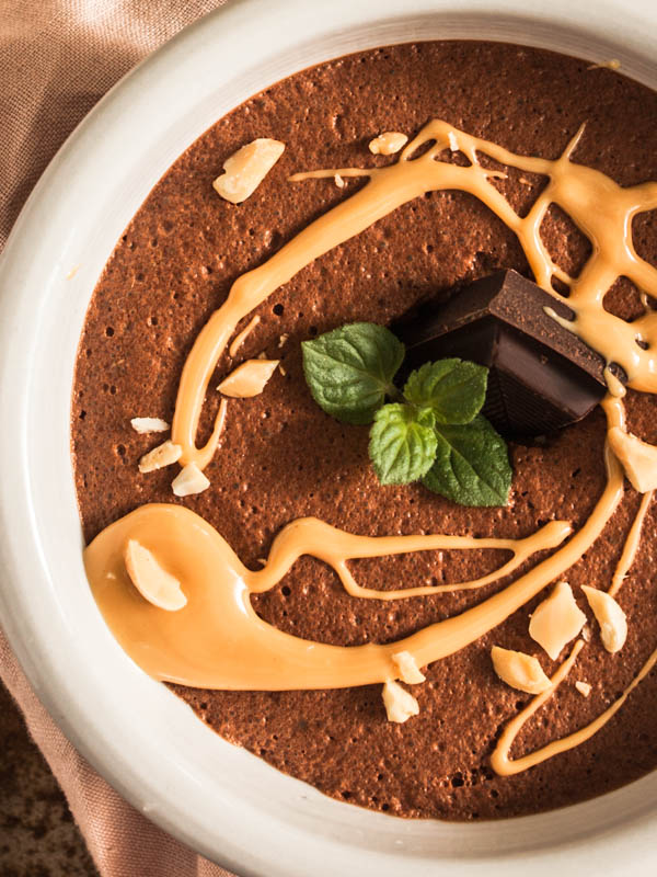 Creamy, chocolatey and tart mousse au chocolat from aquafaba with a hint of peanut butter. 3 ingredients only & vegan.