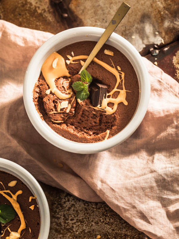 Creamy, chocolatey and tart mousse au chocolat from aquafaba with a hint of peanut butter. 3 ingredients only & vegan.