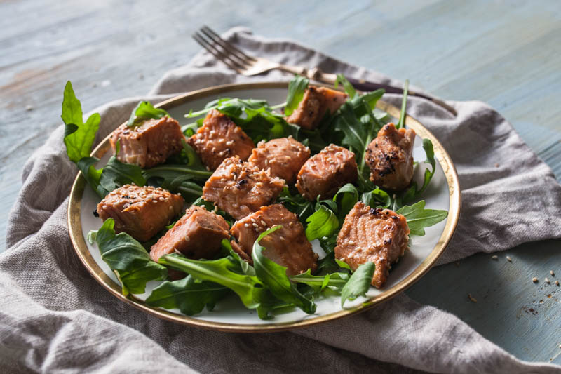 Salmon cubes with sweet Asian sesame marinade from the indoor beefer / steakreaktor. BBQ Recipe