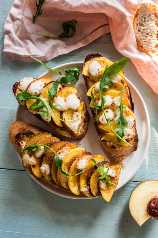 Pean goat cheese baguette with tahini from the indoor beefer / steakreaktor. BBQ Recipe