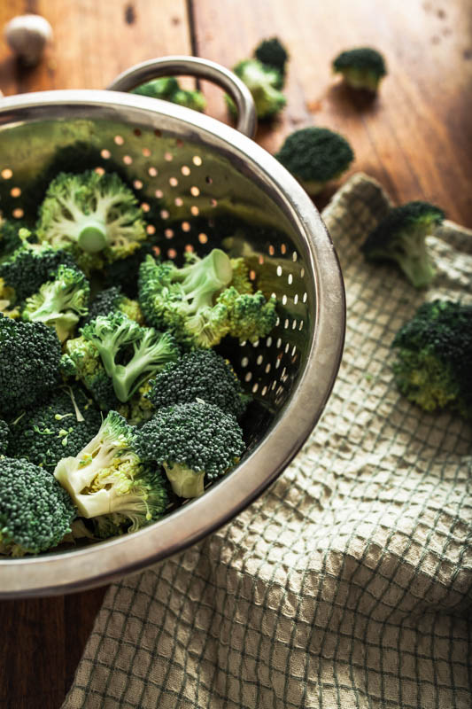 Life-Hack for your kitchen: How to steam vegetables without a steamer.