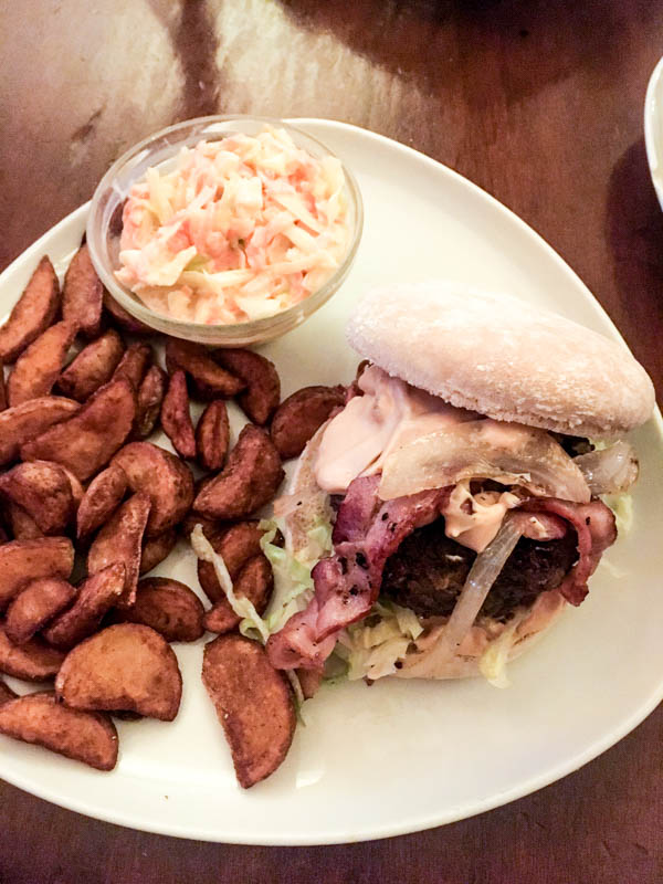 Cheap eats in Hamburg: Bacon Burger with wedges and coleslaw at the Frank & Frei in Hamburg's 'Schanzenviertel' 