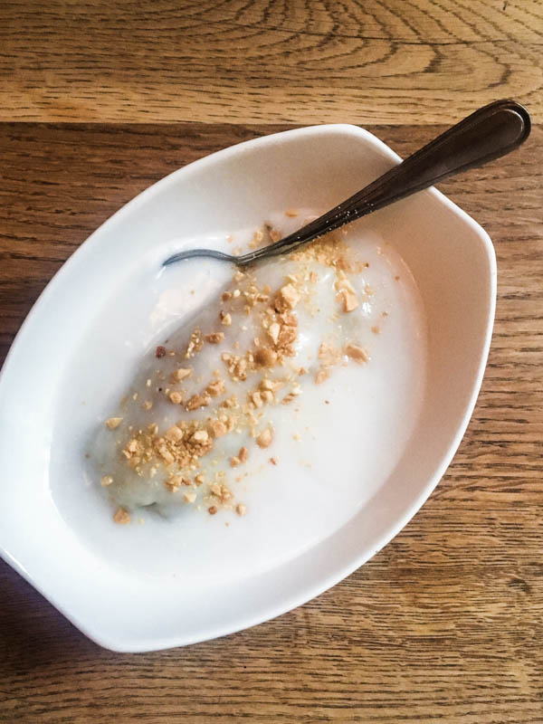 Die inneren Werte zählen. Gebackene Banane in Kokosmilch. Wer noch etwas Platz hat, sollte dieses sündhafte Dessert bestellen. Quan Do, Hamburg