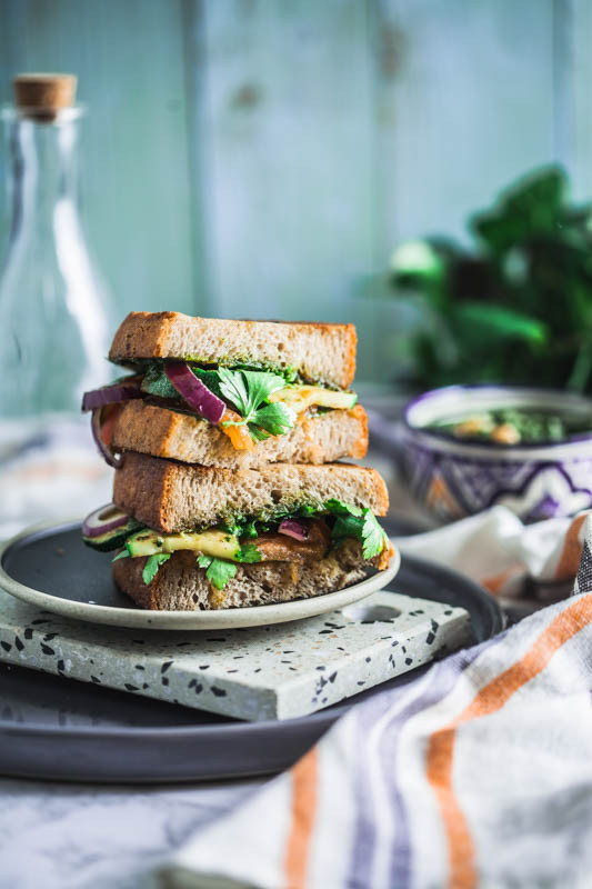 Vegan pesto with walnuts and parsley plus a quick, vegetarian sandwich idea with tomato, zucchini and cashew butter #vegan #bread #veggie #lunch #ideas