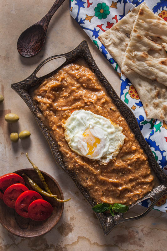 Mirza ghasemi – Deftiger Auberginen Dip mit Tomaten, Knoblauch und Ei