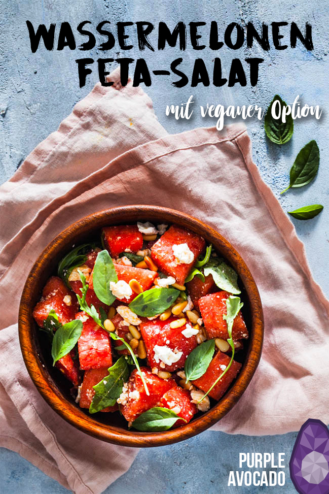 Der perfekte, erfrischende Sommersalat: Wassermelonen Feta Salat mit Basilikum und Pinienkernen. Auch vegan #sommersalat #sommer #salat #ideen #inspiration #vegan #vegetarisch 