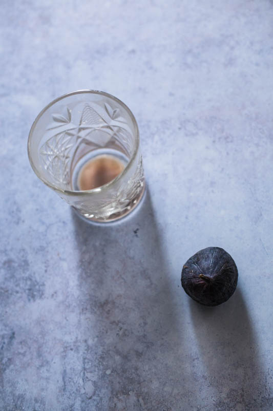 Test shot of glas and fig to determine the perfect food photography light